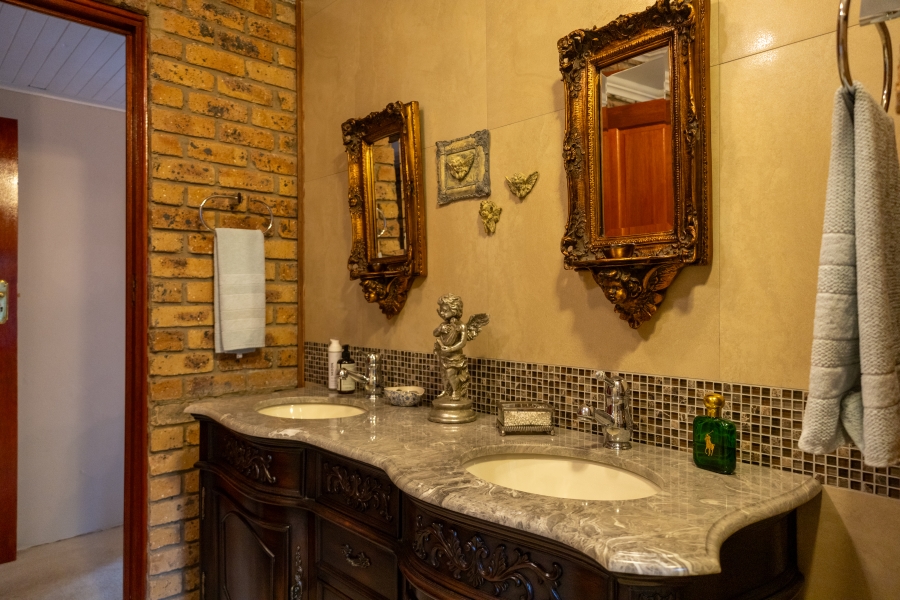 7 Bedroom Property for Sale in Mullersrust Free State